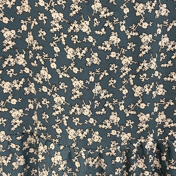 Maurices Smokey Teal Ditzy print blouse. Size S - Picture 2 of 6